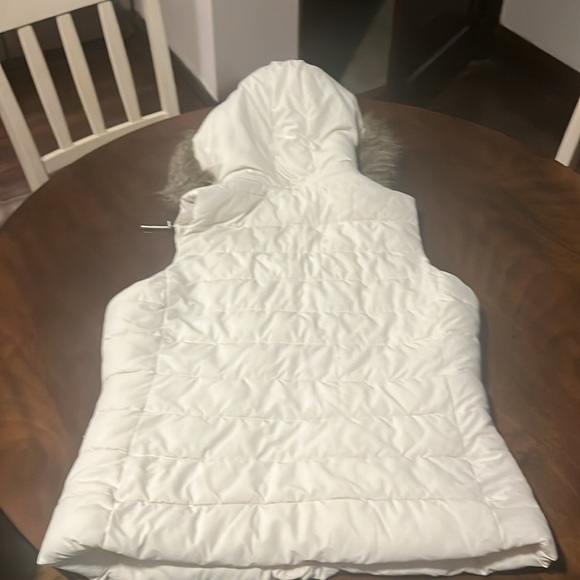 Banana Republic puffer fleece lined vest, removable faux fur lined hood, Ivory - Picture 4 of 4